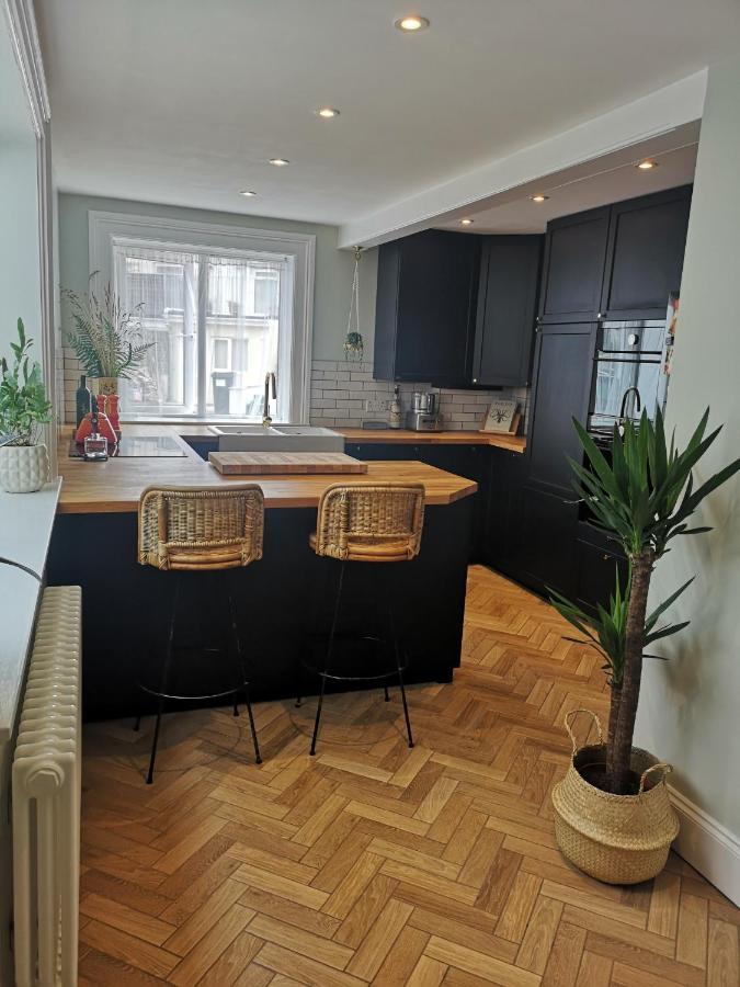 Victorian Beach House With Parking Villa Тинмут Екстериор снимка