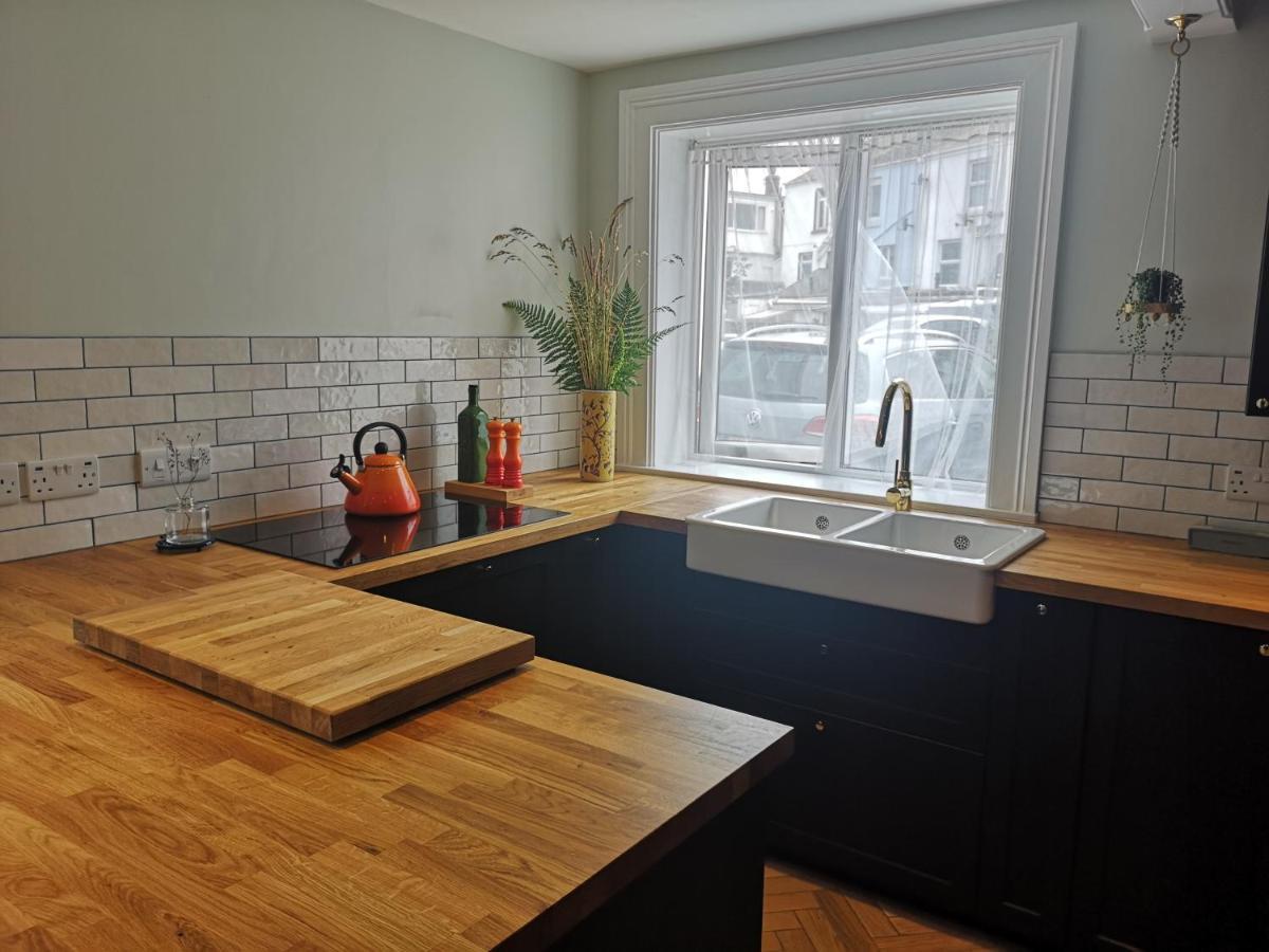 Victorian Beach House With Parking Villa Тинмут Екстериор снимка